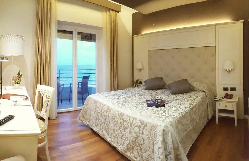 Hotel Regina Alassio 4*,  Italien